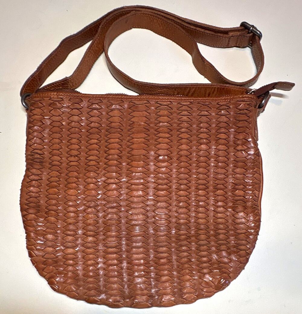 Vilenca Brown Woven Crossbody Bag Zip Top Adjustable Strap Lined Pockets leather
